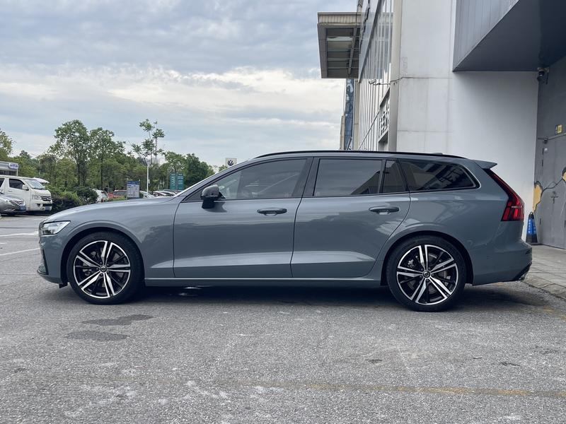 Volvo V60, 2023 — фото 4 из 12