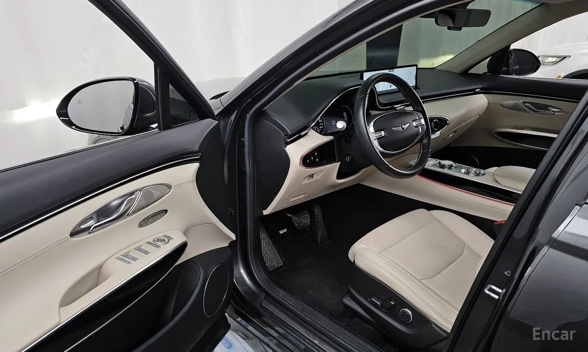 Genesis GV70, 2021 — фото 10 из 12