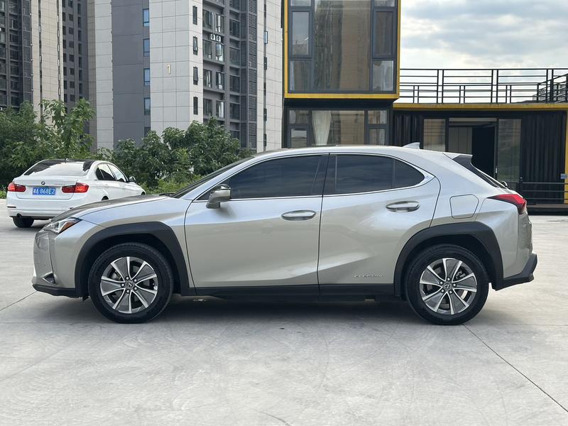 Lexus UX Hybrid, 2022 — фото 4 из 12