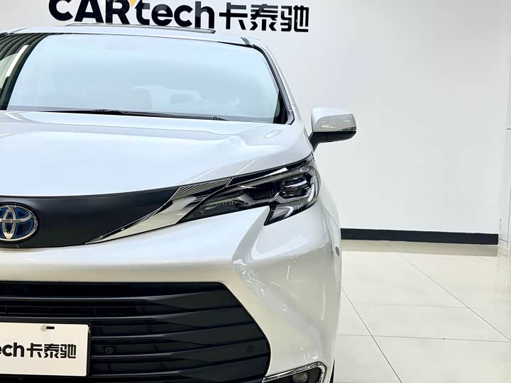 Toyota Sienna, 2023 — фото 7 из 9