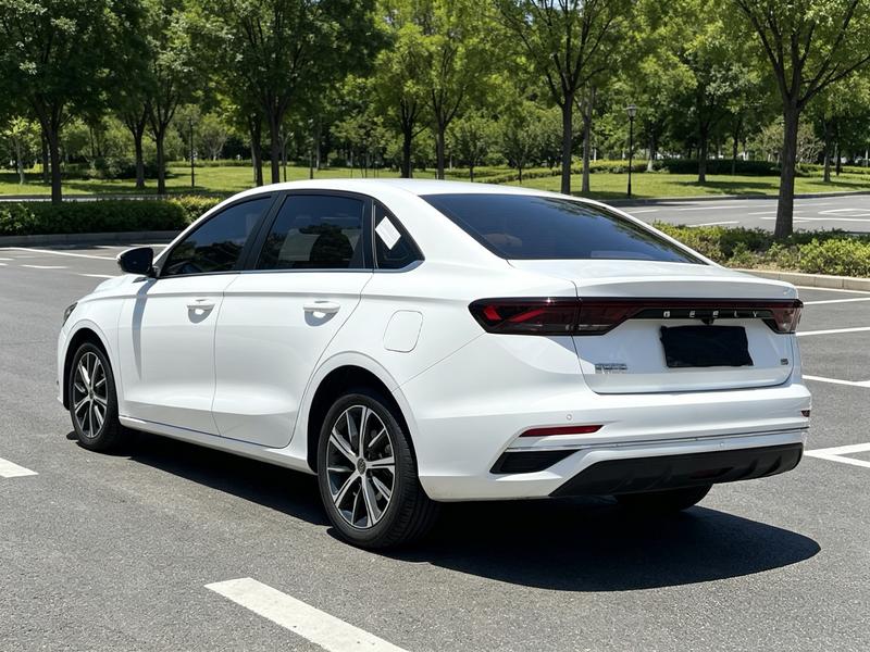 Geely Emgrand, 2022 — фото 5 из 12
