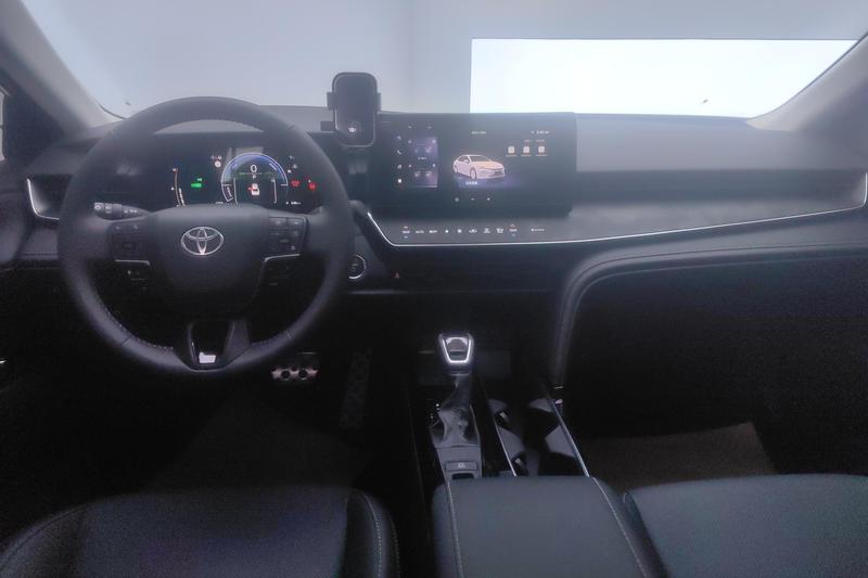 Toyota Camry, 2025 — фото 8 из 12