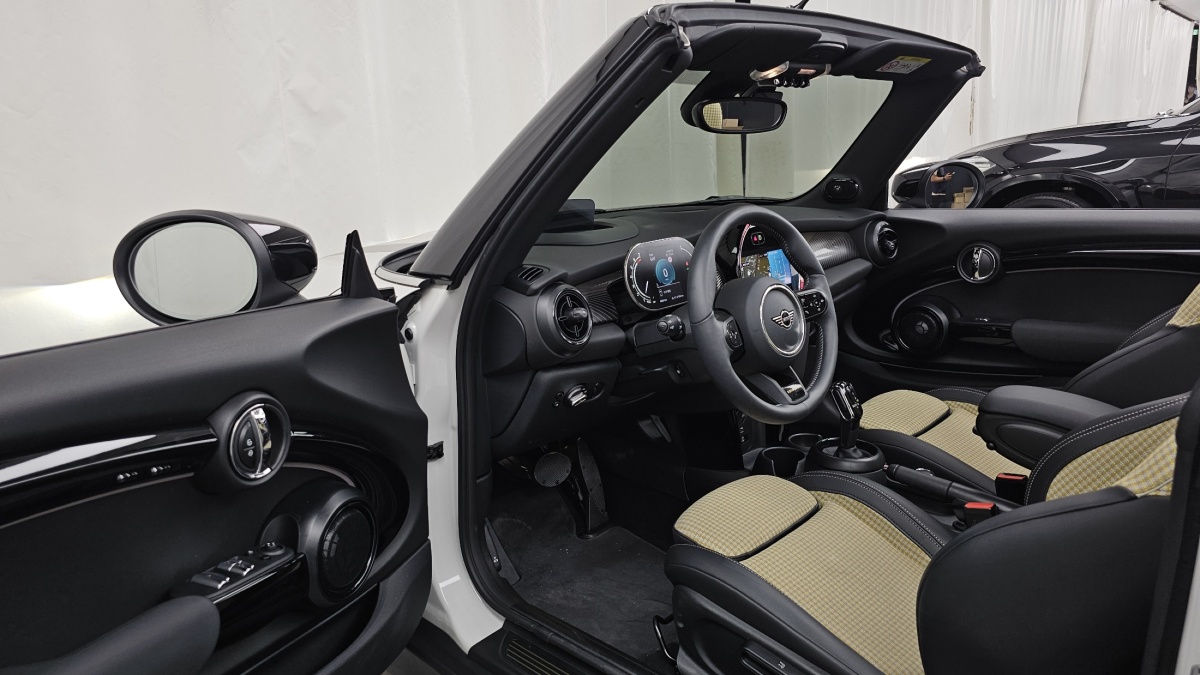 Mini Cooper Convertible, 2023 — фото 9 из 12
