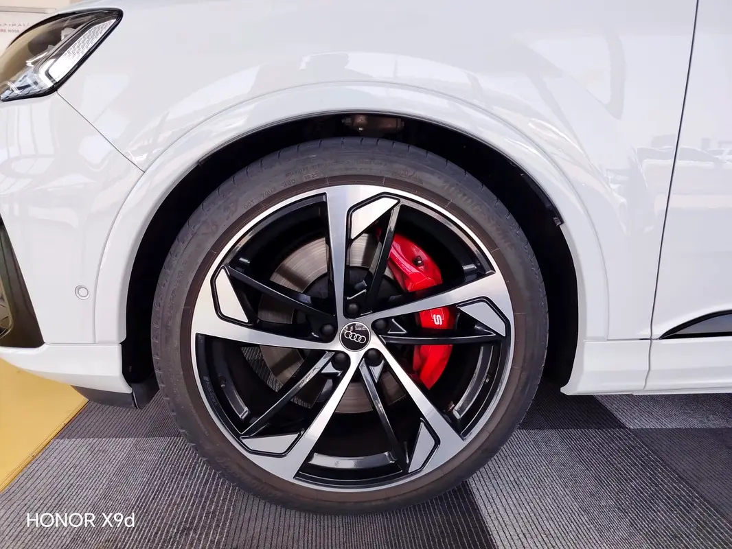 Audi SQ7, 2023 — фото 10 из 10