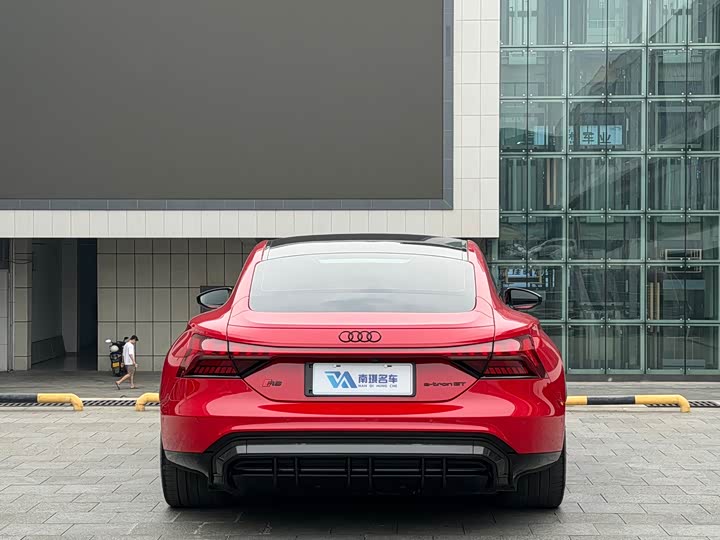 Audi RS e-tron GT, 2024 — фото 5 из 9