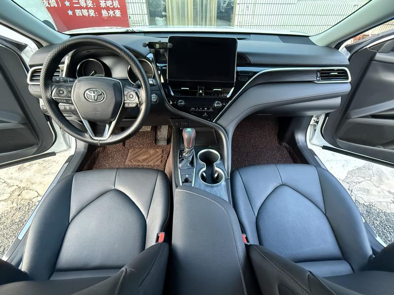 Toyota Camry, 2022 — фото 7 из 10