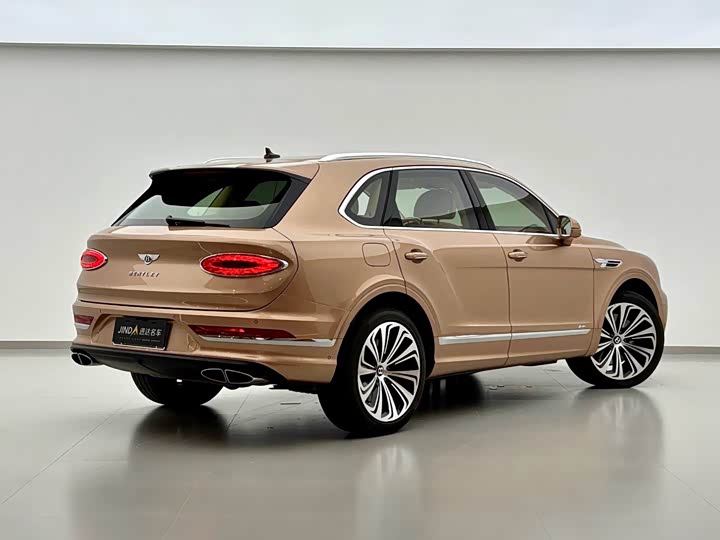 Bentley Bentayga, 2023 — фото 7 из 9
