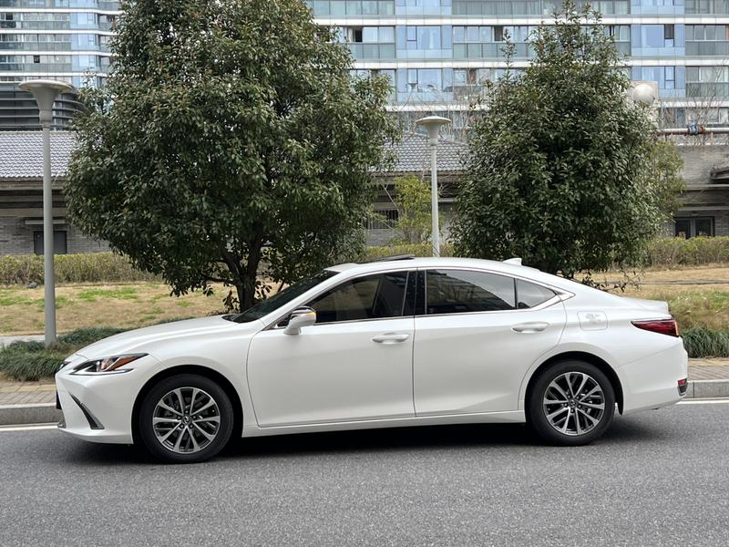 Lexus ES, 2024 — фото 3 из 12