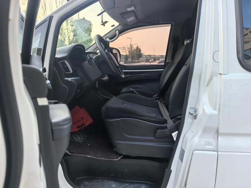 Dongfeng Forthing Lingzhi M5 EV, 2022 — фото 8 из 10
