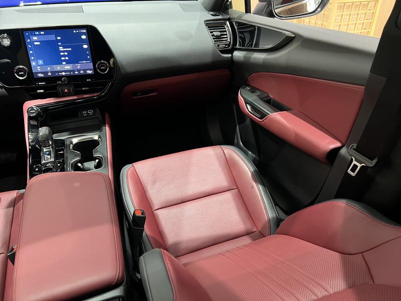 Lexus NX, 2023 — фото 10 из 12