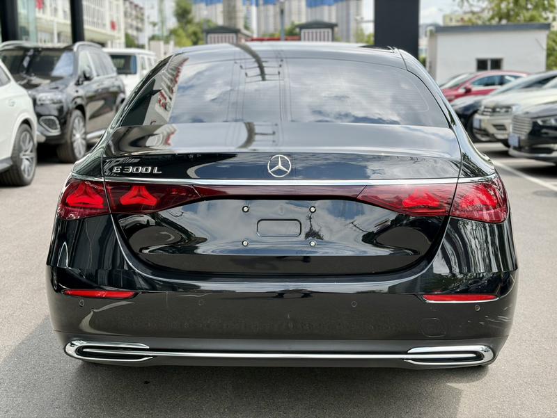 Mercedes-Benz E-Class, 2024 — фото 6 из 12