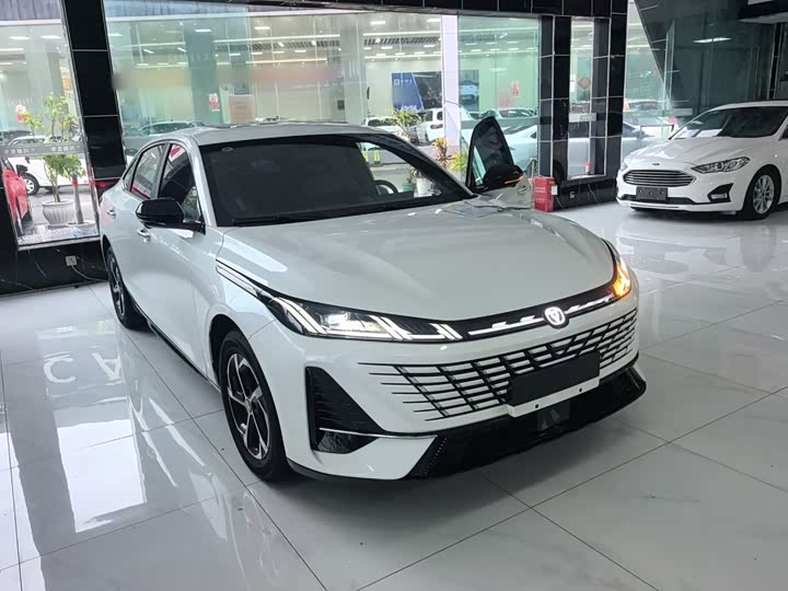 Changan Eado Plus, 2026 — фото 6 из 9