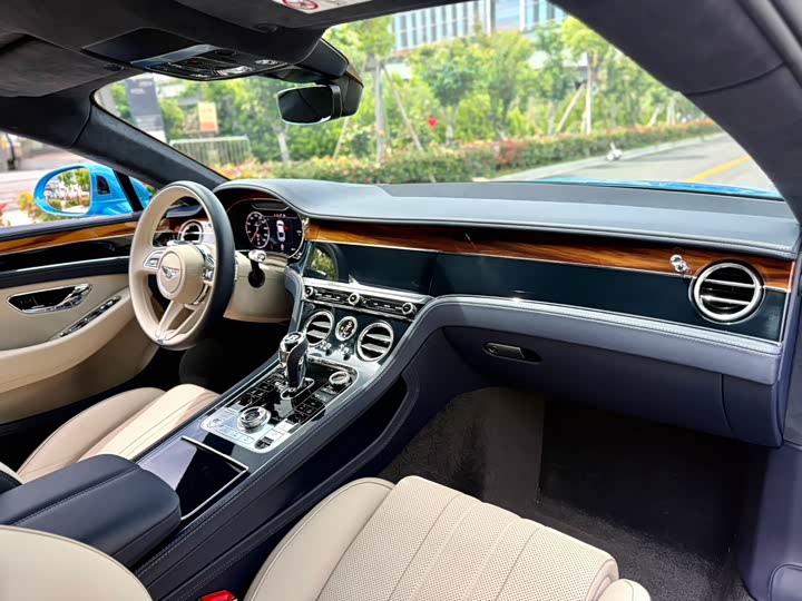 Bentley Continental GT, 2023 — фото 6 из 9