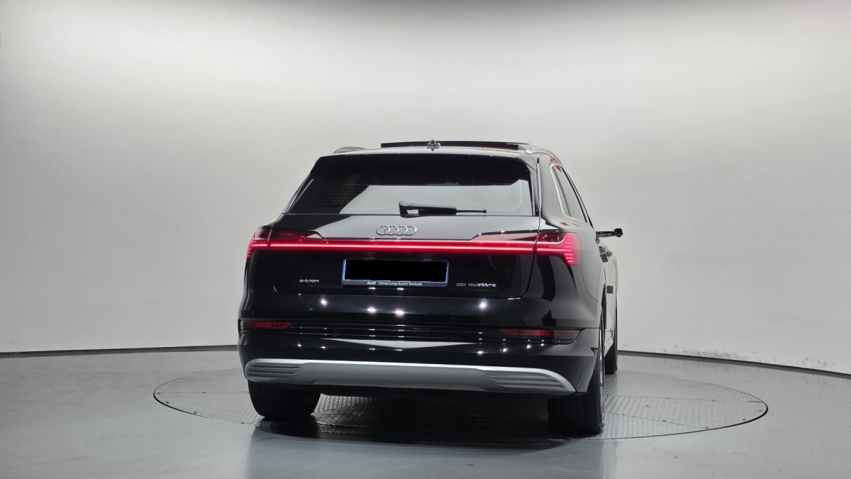 Audi e-tron, 2022 — фото 4 из 12