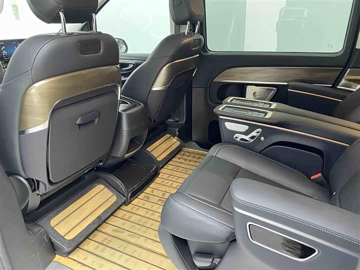 Mercedes-Benz V-Class, 2023 — фото 6 из 9