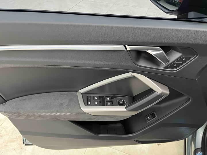 Audi Q3, 2023 — фото 8 из 9