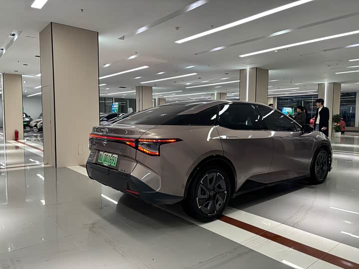 Toyota bZ3, 2023 — фото 5 из 9