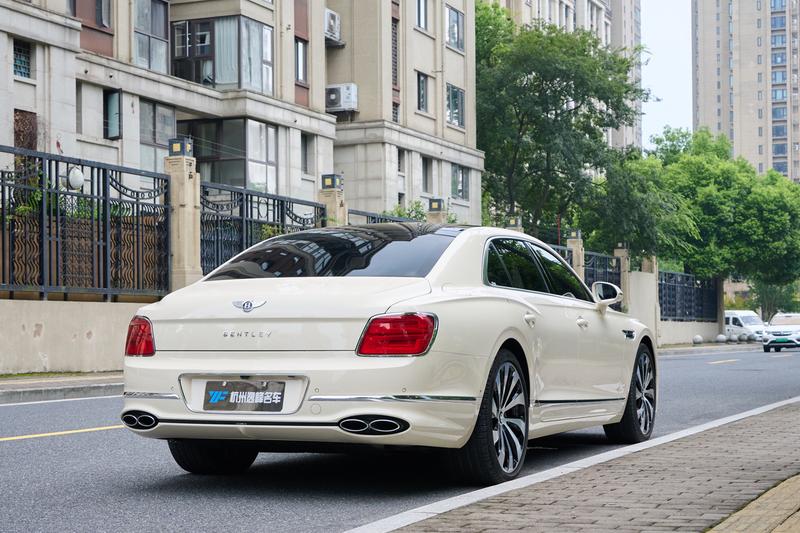 Bentley Flying Spur, 2023 — фото 7 из 12