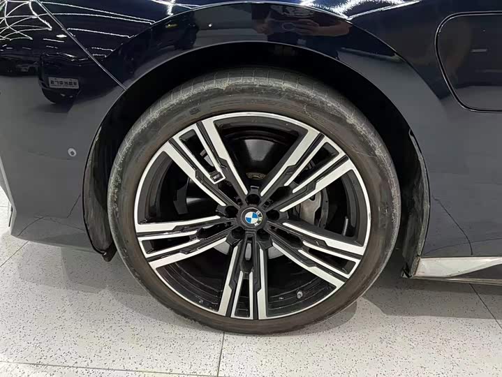BMW i7, 2024 — фото 5 из 9