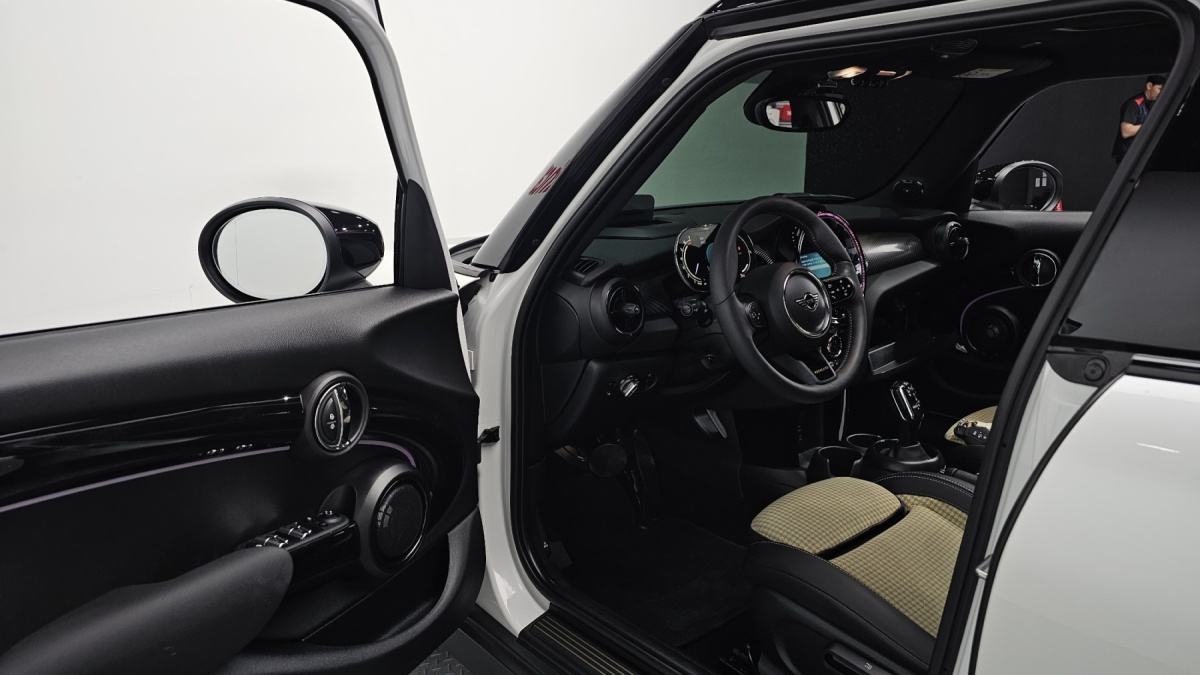 Mini Cooper, 2023 — фото 10 из 12
