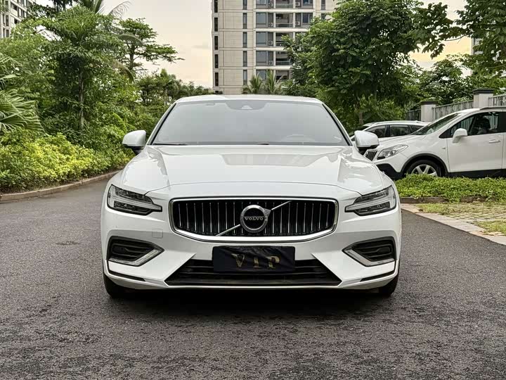 Volvo S60, 2021 — фото 2 из 9