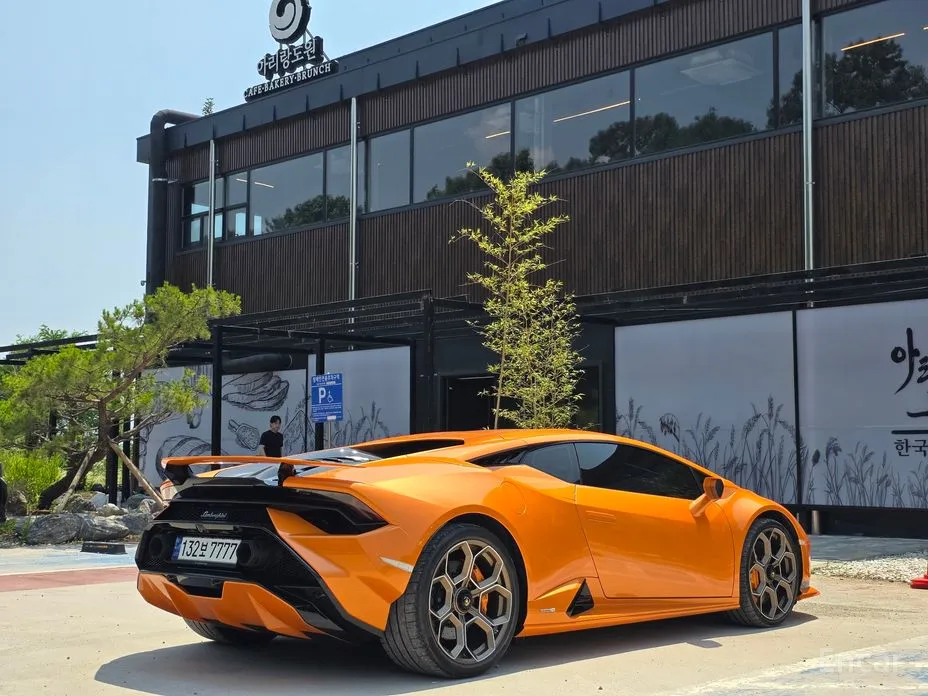 Lamborghini Huracan, 2023 — фото 4 из 12