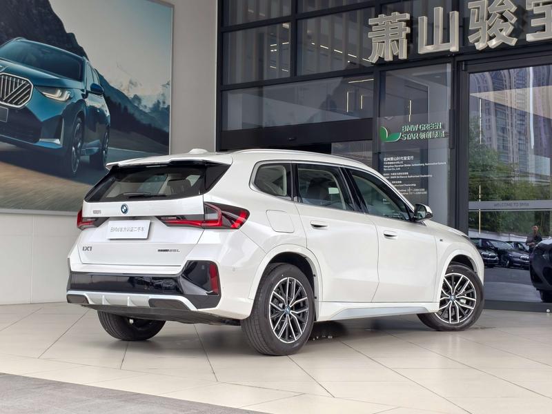 BMW iX1, 2025 — фото 5 из 11