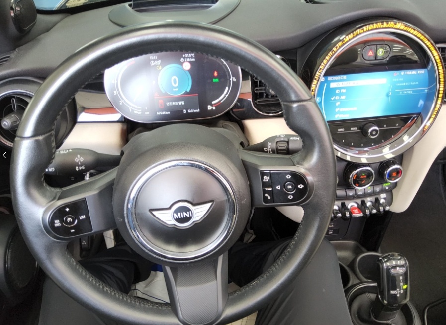 Mini Cooper Convertible, 2022 — фото 9 из 11