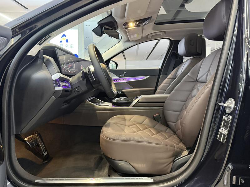 BMW 7 Series, 2025 — фото 11 из 12
