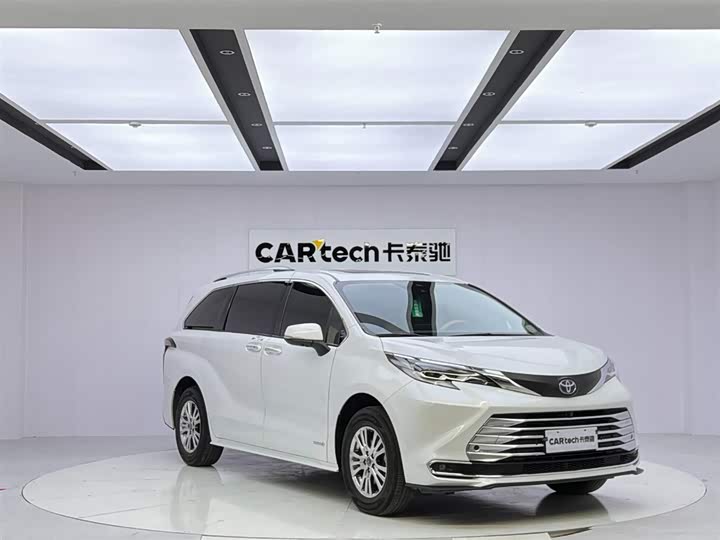 Toyota Sienna, 2023 — фото 7 из 9
