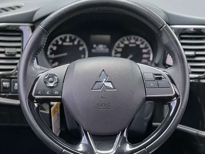 Mitsubishi Outlander, 2021 — фото 2 из 9