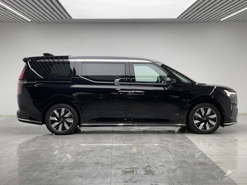 Volvo EM90, 2024 — фото 8 из 12