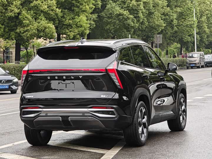 Geely Atlas L, 2023 — фото 7 из 9