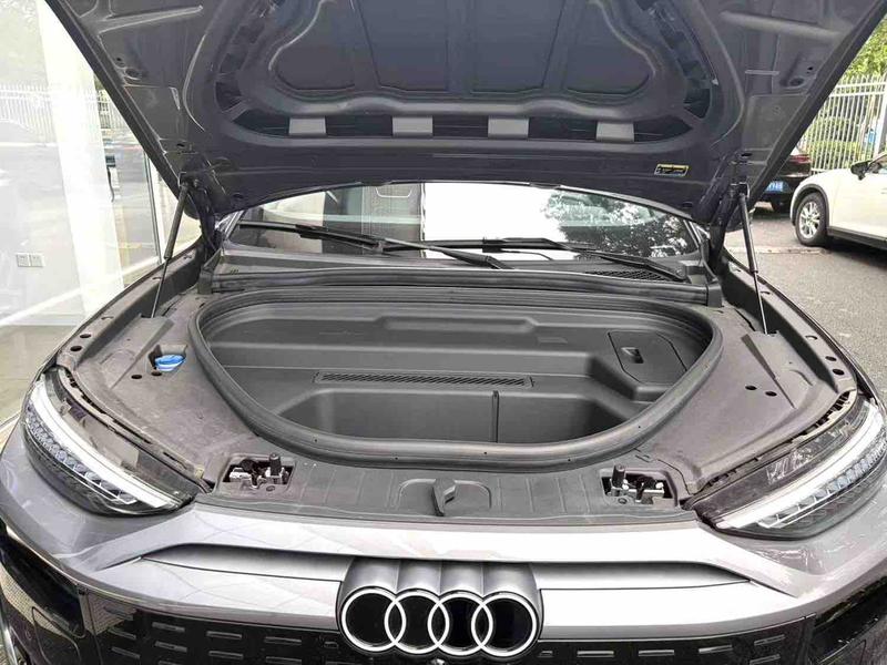 Audi Q6L e-tron, 2025 — фото 4 из 10