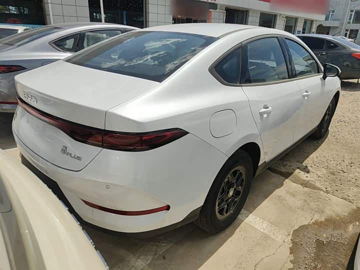 BYD Qin Plus, 2026 — фото 7 из 9