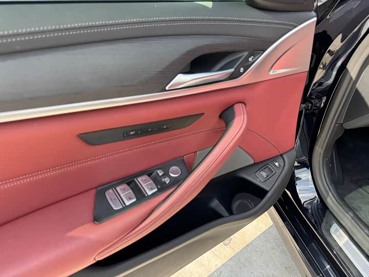 BMW 5 Series Hybrid, 2023 — фото 9 из 9