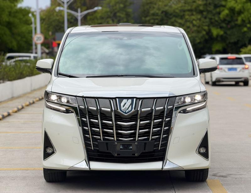 Toyota Alphard, 2022 — фото 2 из 9
