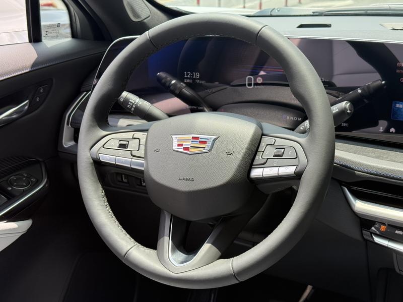 Cadillac XT4, 2023 — фото 8 из 12