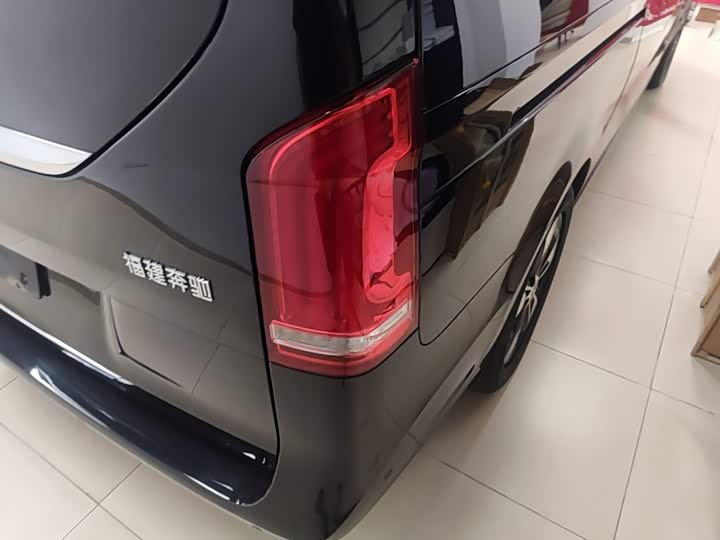 Mercedes-Benz V-Class, 2022 — фото 8 из 9