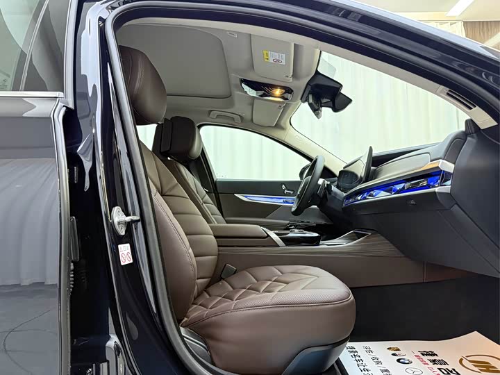 BMW 7 Series, 2025 — фото 8 из 9