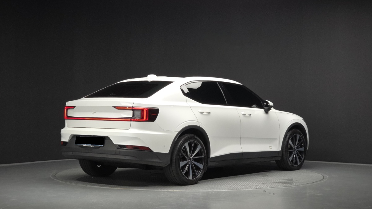 Polestar 2, 2022 — фото 2 из 12