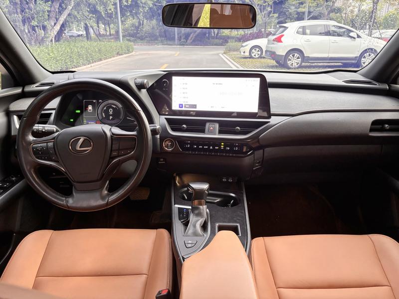 Lexus UX, 2022 — фото 7 из 10