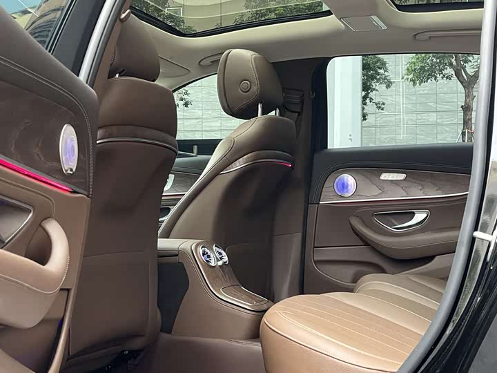 Mercedes-Benz E-Class, 2023 — фото 8 из 9