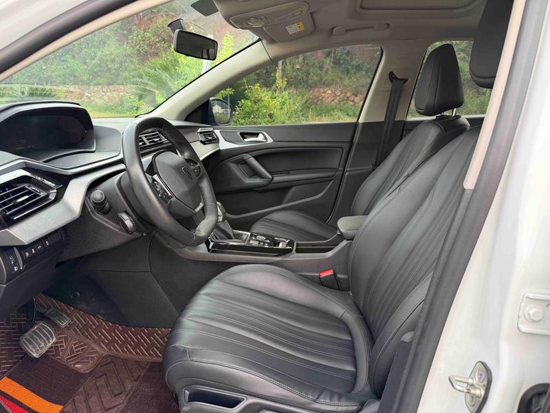 Peugeot 408, 2024 — фото 9 из 11