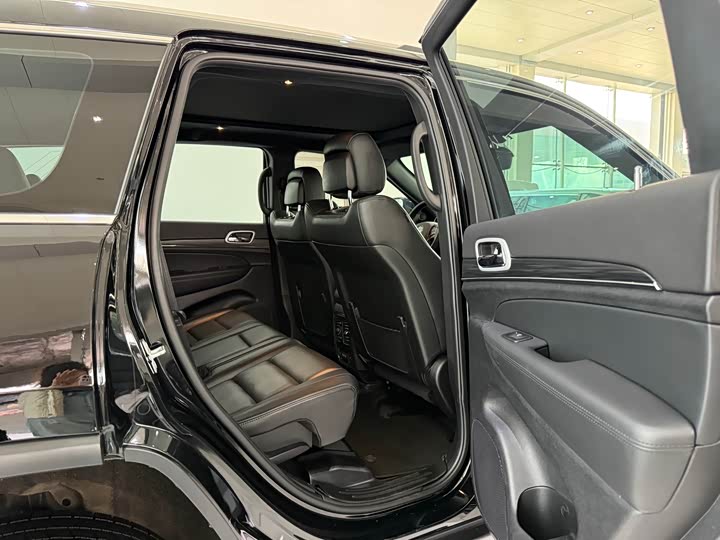 Jeep Grand Cherokee, 2022 — фото 9 из 9