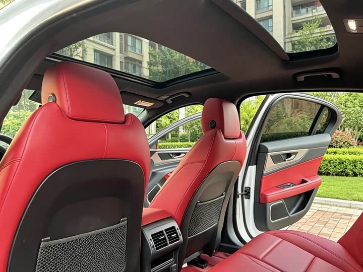 Jaguar XE L, 2023 — фото 4 из 9