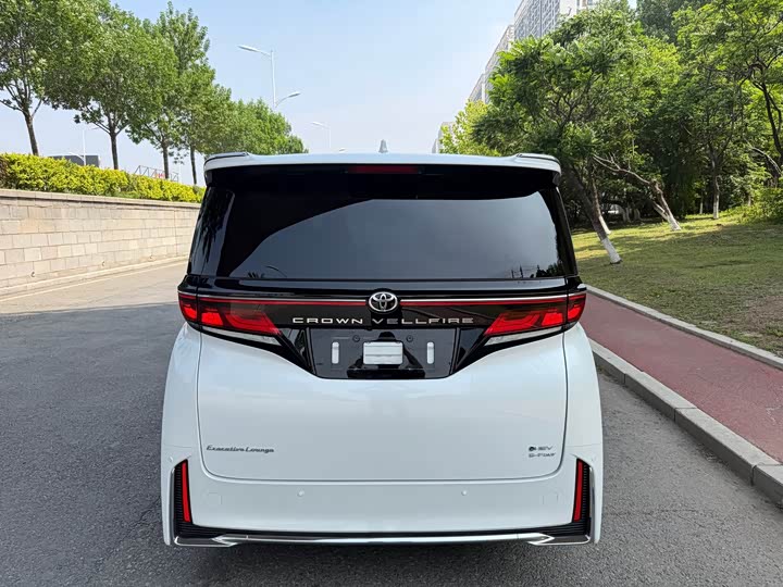 Toyota Vellfire, 2024 — фото 5 из 9