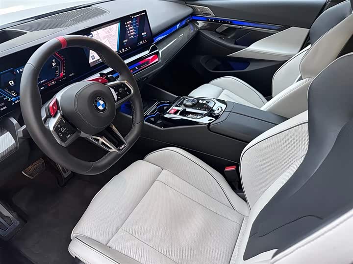 BMW M5 Hybrid, 2025 — фото 8 из 9