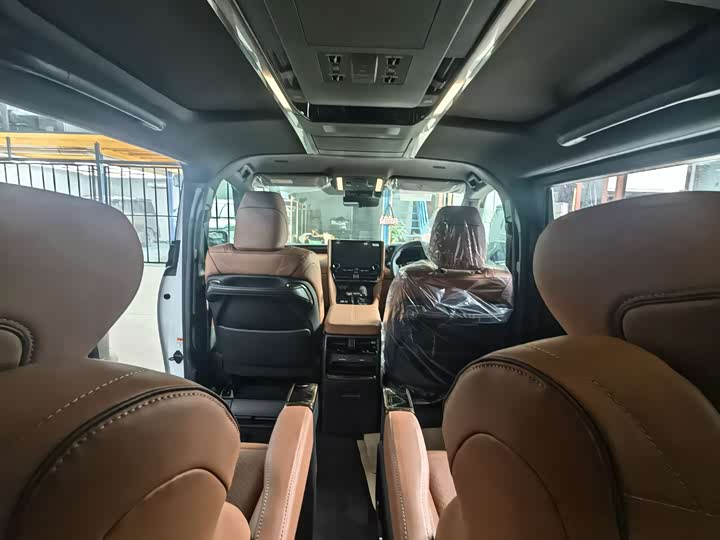 Toyota Vellfire, 2024 — фото 5 из 7