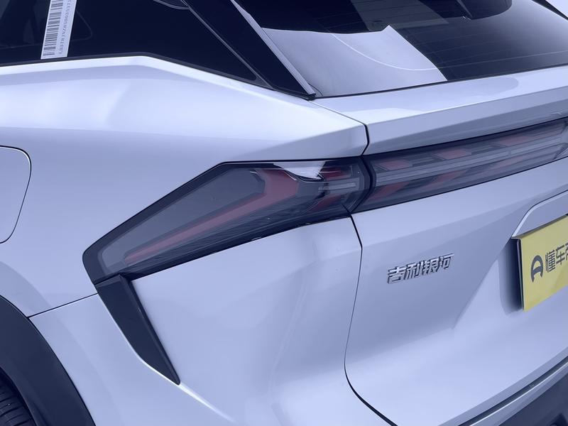 Geely Galaxy L7, 2024 — фото 10 из 12